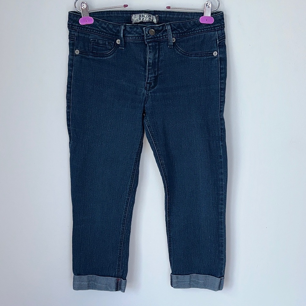17/21 exclusive design Women's cropped Blue Jeans size 8